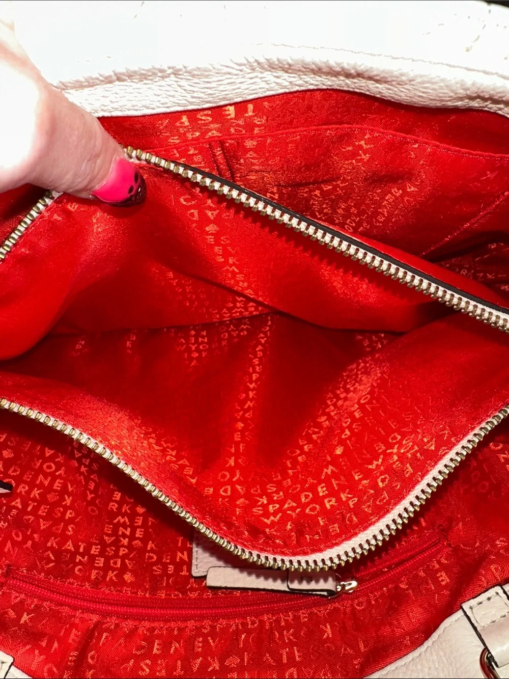 Kate Spade Astor Court Elena shoulder bag in a Cream quilted leather design.